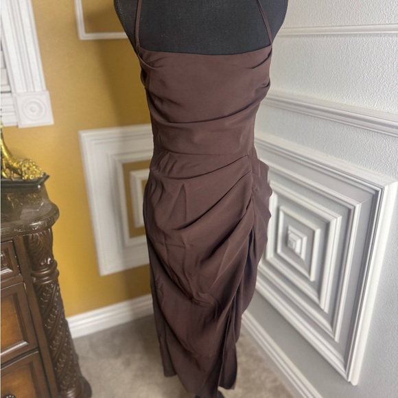Elegant Brown Dress - Picture 3 of 11